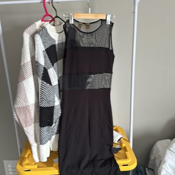 A beautiful black dress - Picture 2 of 2